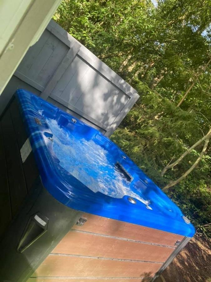 Jax Retreat Hot Tub And Free Golf Hotel Felton  Bagian luar foto